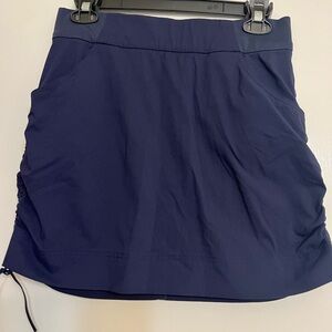 Columbia woman’s navy blue skort with front pockets Size Med